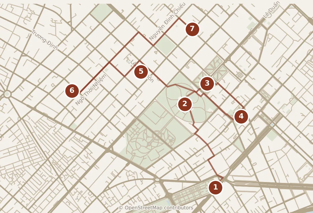 Map of Ho Chi Minh City, day one: stops 1–7, numbered in walking order.